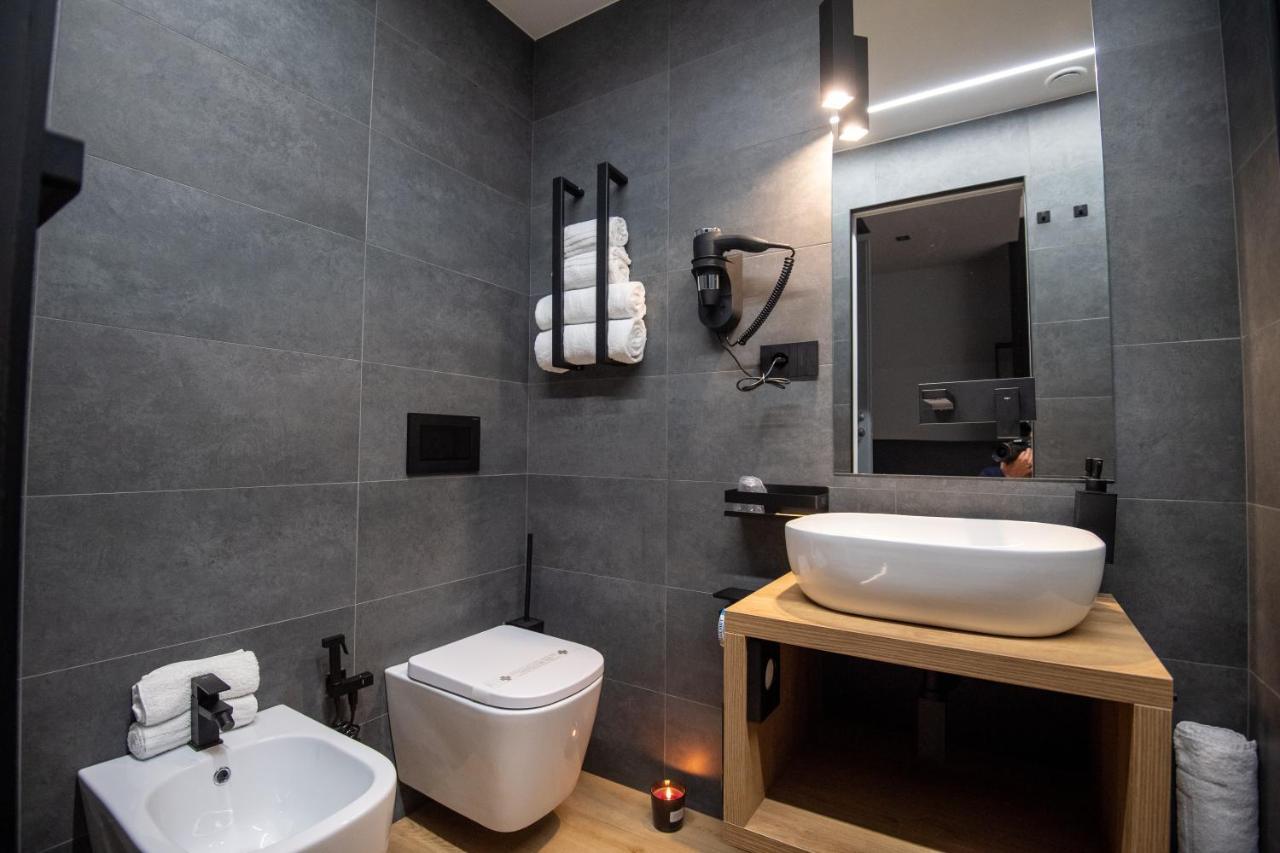 Contemporaneamente 147 - Modern & Comfort Rooms باري المظهر الخارجي الصورة
