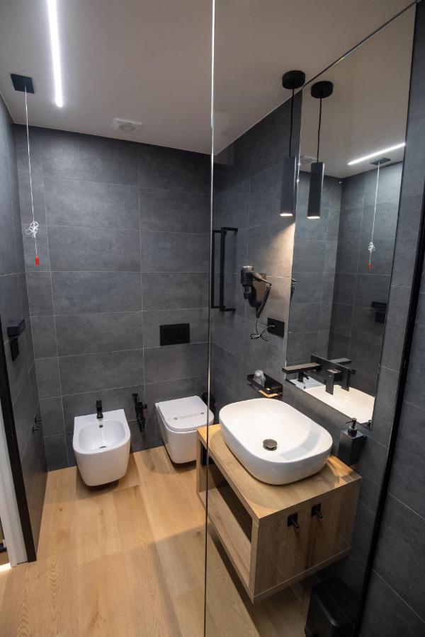 Contemporaneamente 147 - Modern & Comfort Rooms باري المظهر الخارجي الصورة