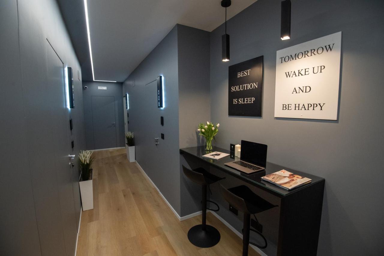 Contemporaneamente 147 - Modern & Comfort Rooms باري المظهر الخارجي الصورة